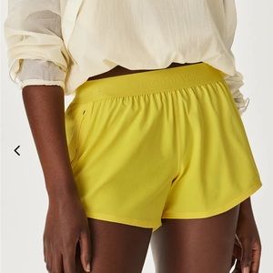 Outdoor Voices Relay 3-Inch Logo Shorts Size M